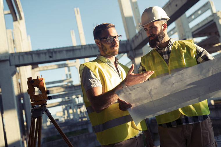 Bausachverständige bei der Arbeit